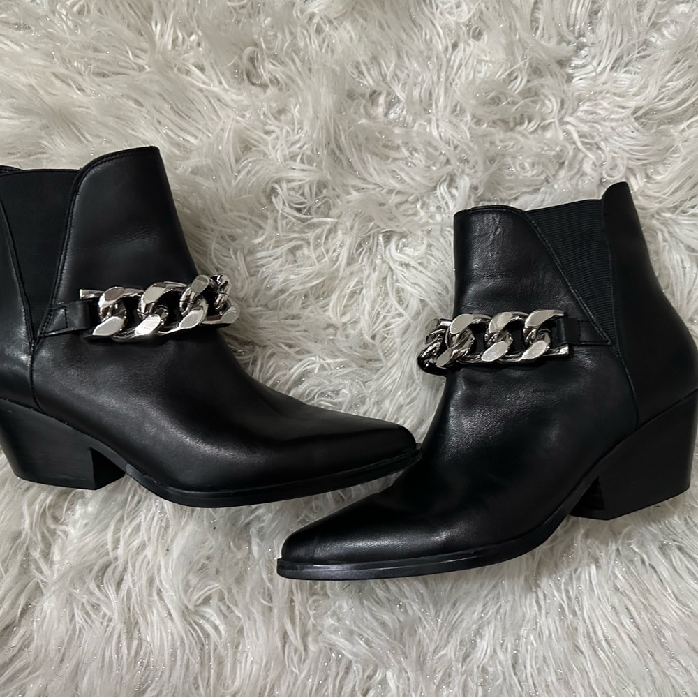 Marc Fisher Black leather Ankle Boots with Silver Chain Detail Western - Picture 6 of 7